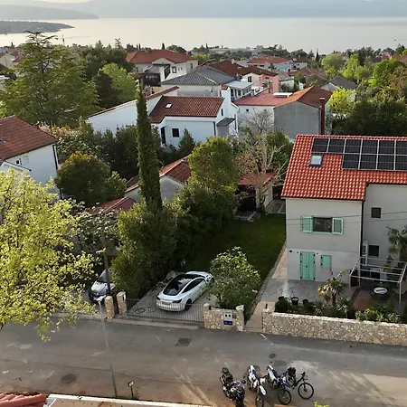 Sunny Side Apartment