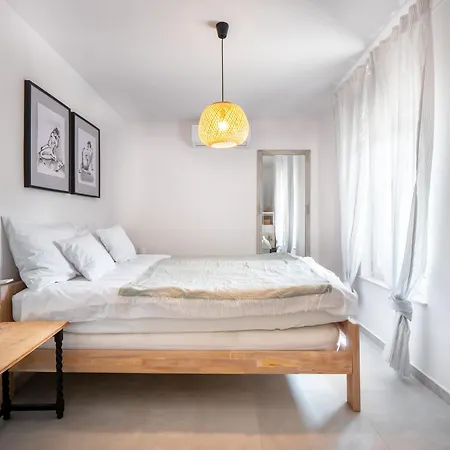 Sunny Side Apartment